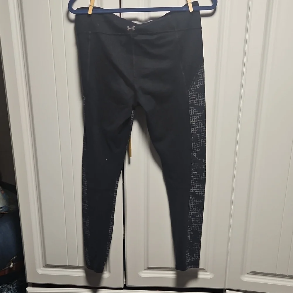 Under Armour Black and Gray Patterned Leggings - Picture 3 of 3